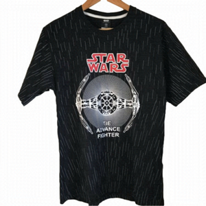 𝅺black Star Wars t-shirt, size men’s M.  Excellent condition.